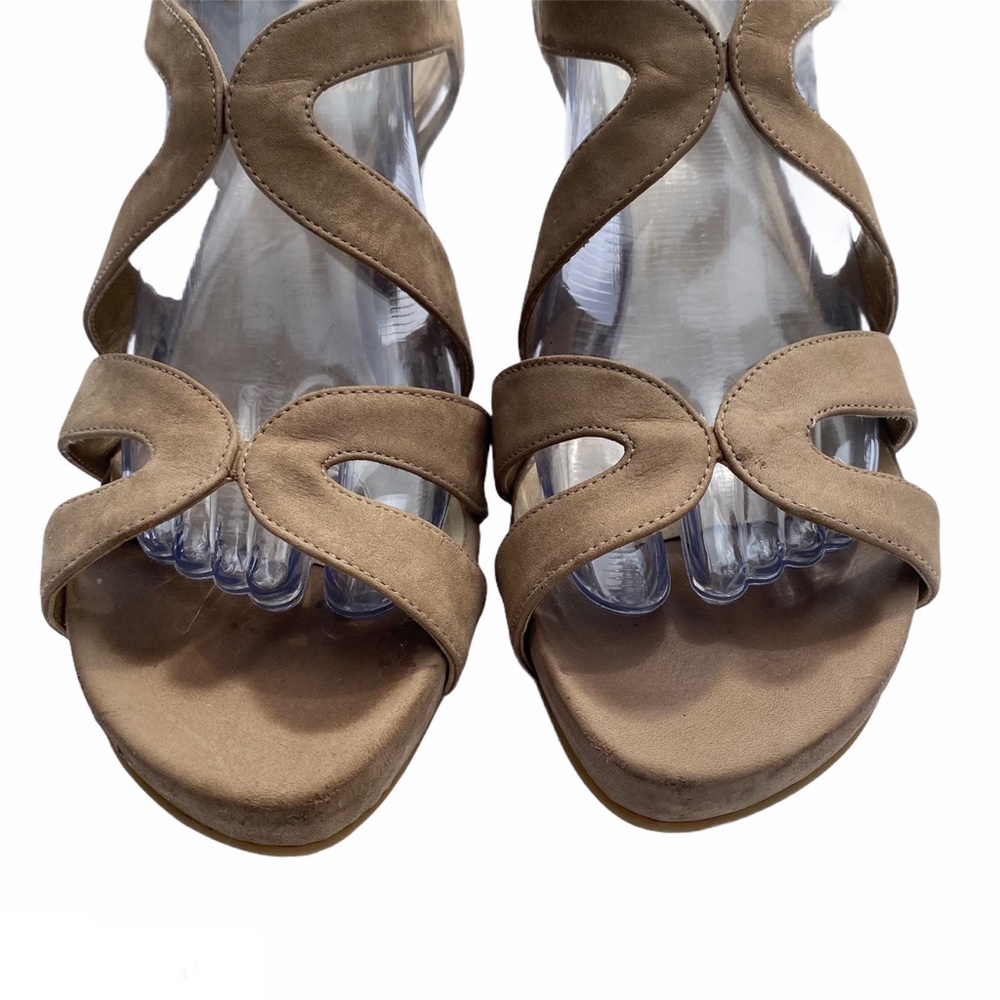 Stuart Weitzman tan swingband suede strap shoe 9.5 - Picture 5 of 13